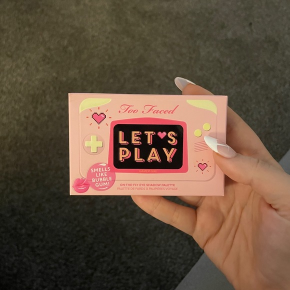 Too Faced Let’s Play On-The-Fly Mini Eyeshadow Palette - Picture 2 of 4